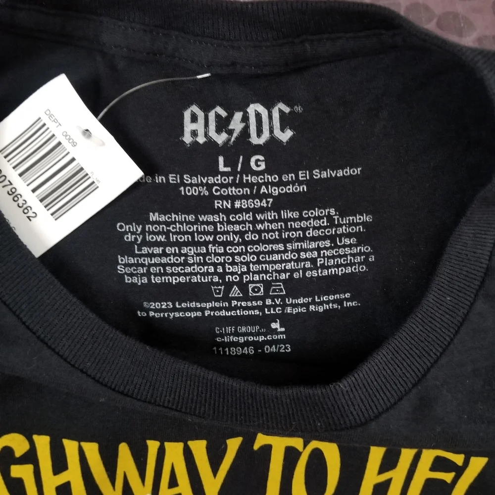 ACDC Highway To Hell Mens Large Tshirt NWT - Picture 2 of 4
